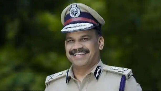 മെസ്സി വിവാദത്തില് എസ്ഐടിയെ പ്രഖ്യാപിച്ച് സര്ക്കാര്; എഡിജിപി പി. വിജയന് അന്വേഷണ ചുമതല മെസ്സി വിവാദത്തില് എസ്ഐടിയെ പ്രഖ്യാപിച്ച് സര്ക്കാര്; എഡിജിപി പി. വിജയന് അന്വേഷണ ചുമതല