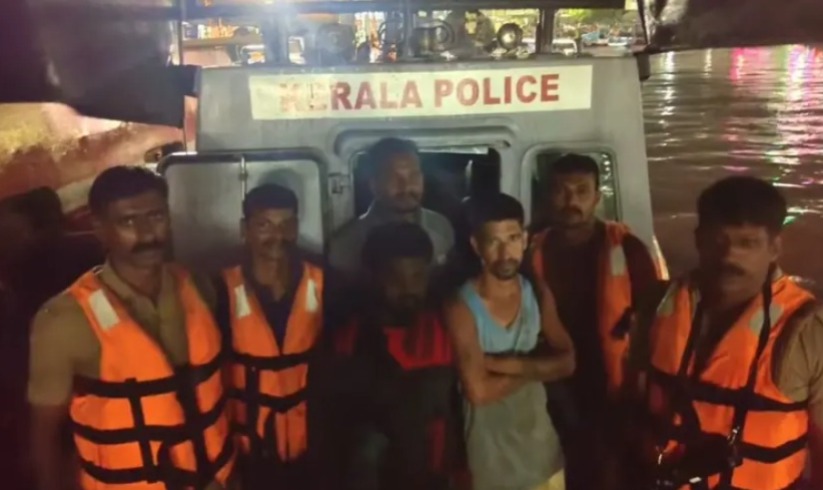 കോവളത്ത് കടലിൽ മത്സ്യബന്ധന ബോട്ടിൽ തീപിടിത്തം: തൊഴിലാളികളെ രക്ഷപ്പെടുത്തി കോവളത്ത് കടലിൽ മത്സ്യബന്ധന ബോട്ടിൽ തീപിടിത്തം: തൊഴിലാളികളെ രക്ഷപ്പെടുത്തി