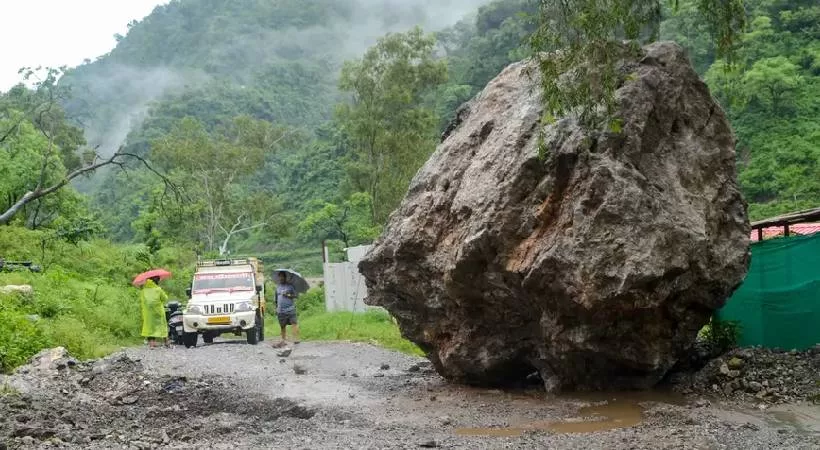 ഉത്തരാഖണ്ഡിൽ കനത്ത മഴയും മണ്ണിടിച്ചിലും; തീർഥാടനത്തിനു പോയ 55 അംഗ മലയാളി സംഘം കേദാർനാഥിൽ കുടുങ്ങി ഉത്തരാഖണ്ഡിൽ കനത്ത മഴയും മണ്ണിടിച്ചിലും; തീർഥാടനത്തിനു പോയ 55 അംഗ മലയാളി സംഘം കേദാർനാഥിൽ കുടുങ്ങി