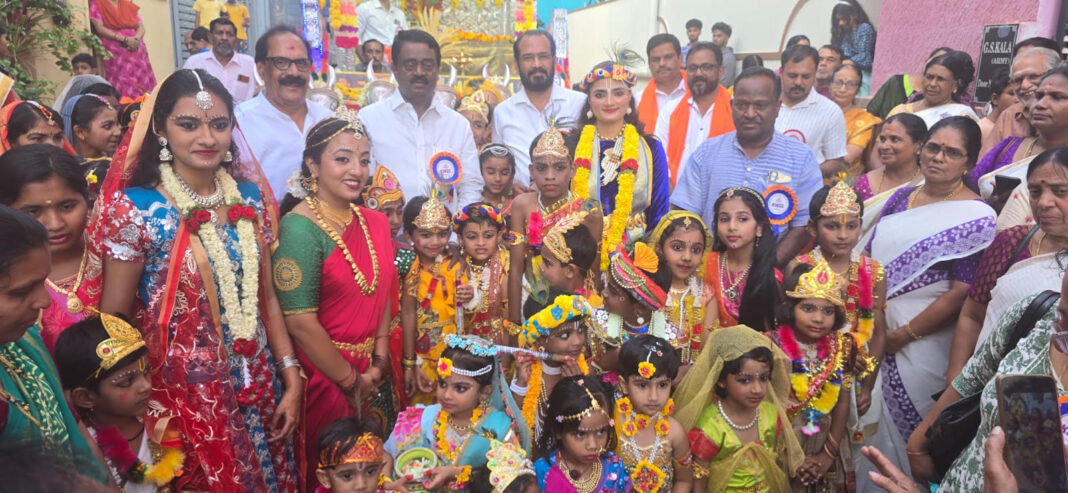 കെഎൻഎസ്എസ് കരയോഗങ്ങളുടെ നേതൃത്വത്തിൽ ശ്രീകൃഷ്ണ ജന്മാഷ്ടമി ശോഭയാത്ര സംഘടിപ്പിച്ചു കെഎൻഎസ്എസ് കരയോഗങ്ങളുടെ നേതൃത്വത്തിൽ ശ്രീകൃഷ്ണ ജന്മാഷ്ടമി ശോഭയാത്ര സംഘടിപ്പിച്ചു