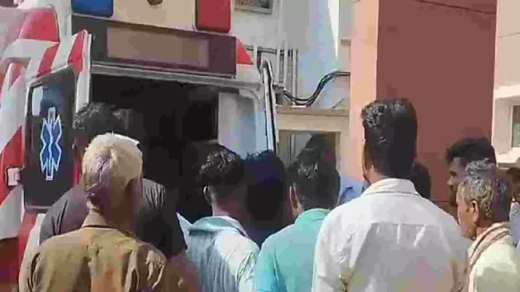 ക്ഷേത്ര ഘോഷയാത്രയിലേക്ക് ട്രക്ക് ഇടിച്ചുകയറി; മൂന്നുപേർ മരിച്ചു, പത്തിലധികം പേർക്ക് പരുക്ക് ക്ഷേത്ര ഘോഷയാത്രയിലേക്ക് ട്രക്ക് ഇടിച്ചുകയറി; മൂന്നുപേർ മരിച്ചു, പത്തിലധികം പേർക്ക് പരുക്ക്