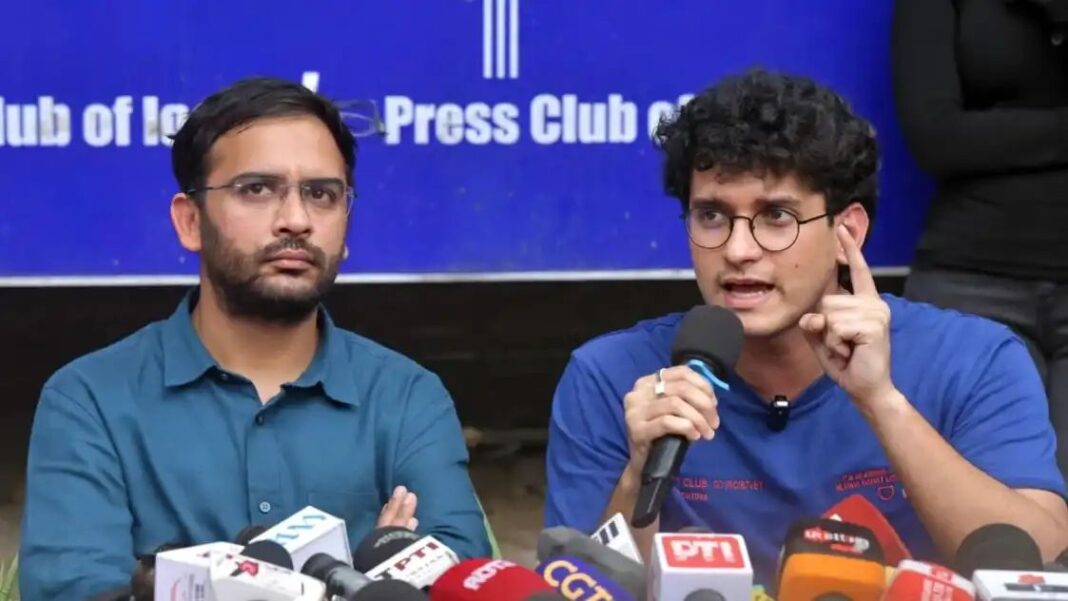 സാങ്കേതിക തടസം ചൂണ്ടിക്കാട്ടി ഹൈക്കോടതി; കസ്റ്റഡിക്കെതിരായ ഹര്ജി പിന്വലിച്ച് സൗരവ് ദാസും ആശുതോഷ് റാങ്കയും സാങ്കേതിക തടസം ചൂണ്ടിക്കാട്ടി ഹൈക്കോടതി; കസ്റ്റഡിക്കെതിരായ ഹര്ജി പിന്വലിച്ച് സൗരവ് ദാസും ആശുതോഷ് റാങ്കയും
