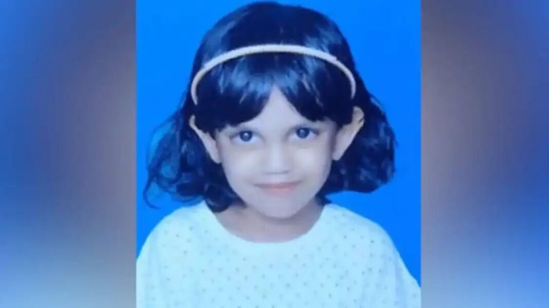 വീട്ടുമുറ്റത്ത് കളിച്ചുകൊണ്ടിരുന്ന 2 കുട്ടികള് കുളത്തില് വീണുമരിച്ചു വീട്ടുമുറ്റത്ത് കളിച്ചുകൊണ്ടിരുന്ന 2 കുട്ടികള് കുളത്തില് വീണുമരിച്ചു