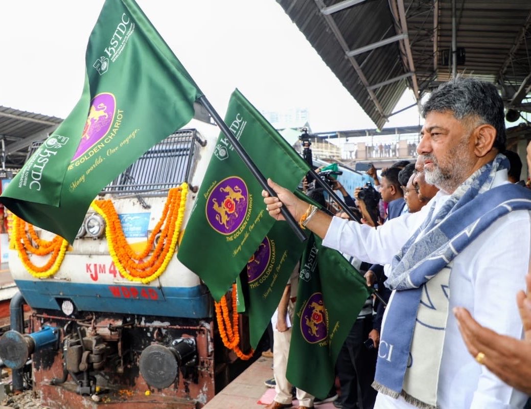 ഗോൾഡൻ ചാരിയറ്റിന്റെ 2026–27 സീസണിന് തുടക്കം; ആദ്യ യാത്രയിൽ 75 യാത്രക്കാർ ഗോൾഡൻ ചാരിയറ്റിന്റെ 2026–27 സീസണിന് തുടക്കം; ആദ്യ യാത്രയിൽ 75 യാത്രക്കാർ
