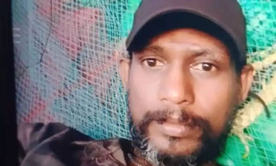 മദ്യപാനത്തിനിടെ തര്ക്കം; ചവറയില് യുവാവിനെ കുത്തിക്കൊന്നു മദ്യപാനത്തിനിടെ തര്ക്കം; ചവറയില് യുവാവിനെ കുത്തിക്കൊന്നു