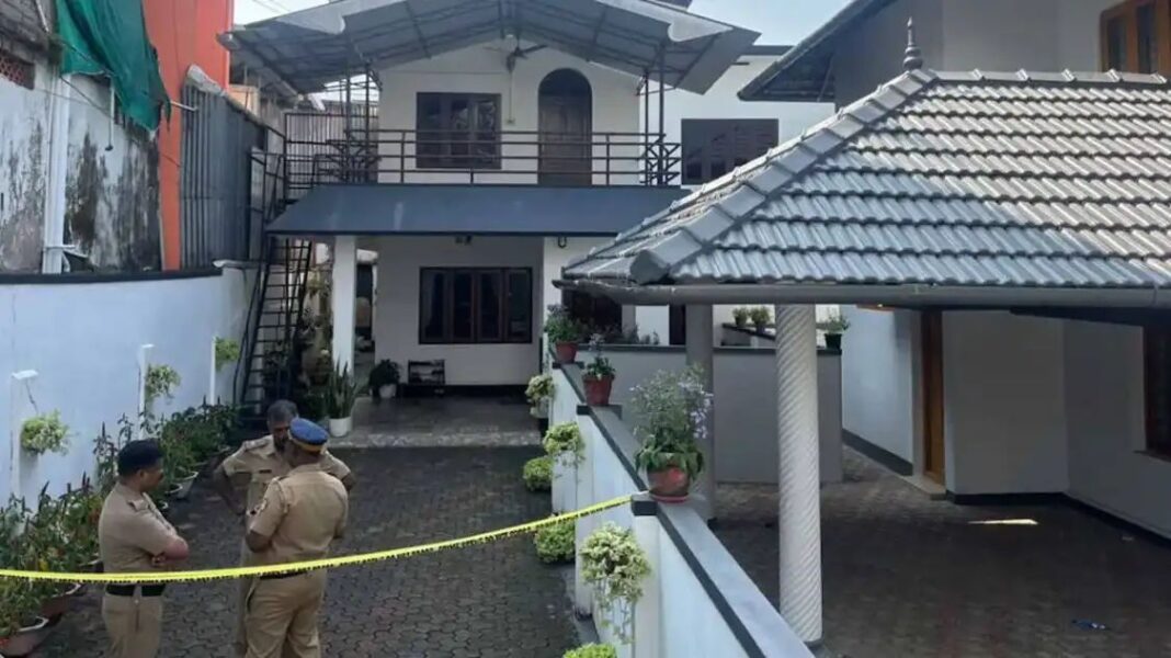 ഒരു കുടുംബത്തിലെ മൂന്നുപേര് മരിച്ച നിലയില്; ആത്മഹത്യയെന്ന് നിഗമനം ഒരു കുടുംബത്തിലെ മൂന്നുപേര് മരിച്ച നിലയില്; ആത്മഹത്യയെന്ന് നിഗമനം