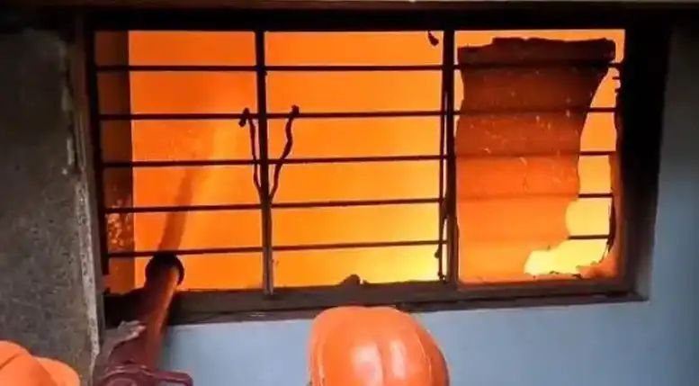 കോഴിക്കോട് മലബാര് ഗോള്ഡിന്റെ നിര്മാണ കേന്ദ്രത്തില് തീപിടിത്തം കോഴിക്കോട് മലബാര് ഗോള്ഡിന്റെ നിര്മാണ കേന്ദ്രത്തില് തീപിടിത്തം