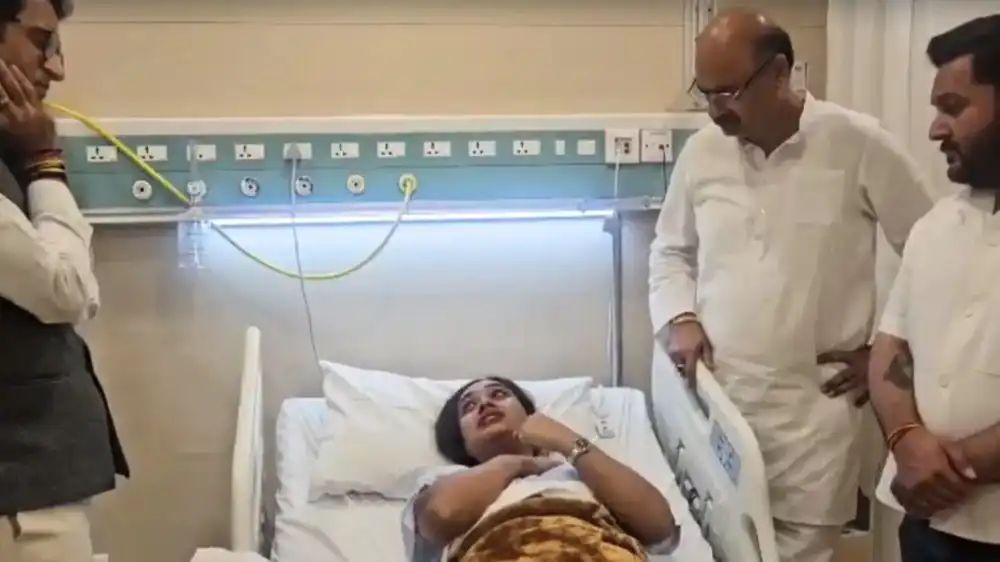 ‘മാര്ച്ചിനിടെ രാഹുല് ഗാന്ധി എന്നെ തള്ളിയിട്ടു’; ആരോപണവുമായി ഗര്ഭിണിയായ മാധ്യമ പ്രവര്ത്തക ‘മാര്ച്ചിനിടെ രാഹുല് ഗാന്ധി എന്നെ തള്ളിയിട്ടു’; ആരോപണവുമായി ഗര്ഭിണിയായ മാധ്യമ പ്രവര്ത്തക