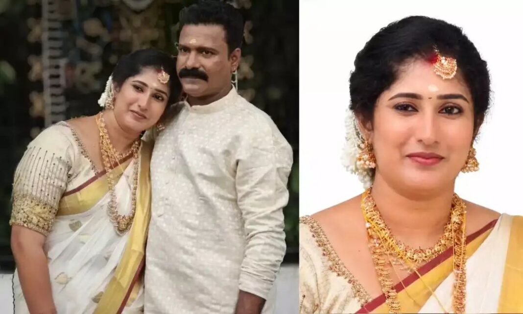 വിവാഹം കഴിഞ്ഞ് പതിനൊന്നാം നാള് നവവധുവിനെ മരിച്ച നിലയില് കണ്ടെത്തി വിവാഹം കഴിഞ്ഞ് പതിനൊന്നാം നാള് നവവധുവിനെ മരിച്ച നിലയില് കണ്ടെത്തി
