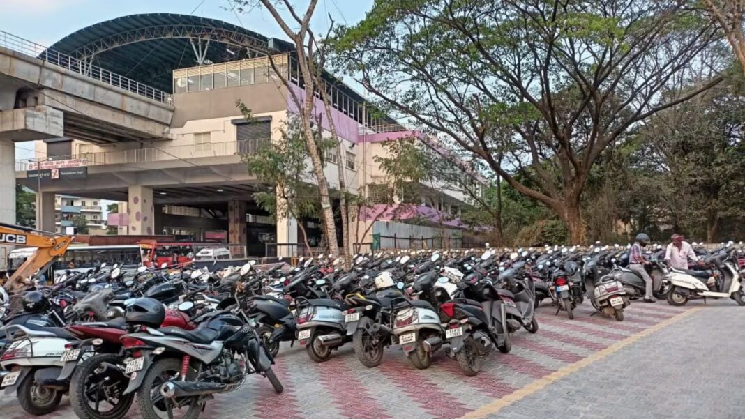 ബെംഗളൂരുവിലെ 12 മെട്രോ സ്റ്റേഷനുകളിൽ കൂടി പാർക്കിങ് സൗകര്യം ഏര്പ്പെടുത്തുന്നു ബെംഗളൂരുവിലെ 12 മെട്രോ സ്റ്റേഷനുകളിൽ കൂടി പാർക്കിങ് സൗകര്യം ഏര്പ്പെടുത്തുന്നു