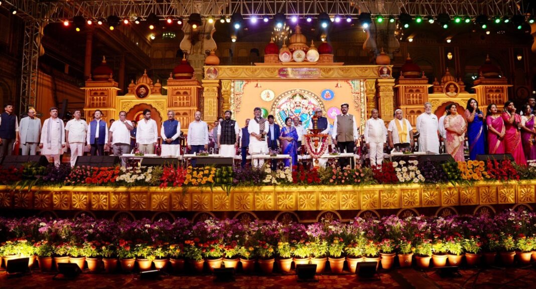 മൈസൂരു ദസറയ്ക്ക് തുടക്കമായി; 11 ദിവസം നീളുന്ന ആഘോഷങ്ങൾ, ജംബൂ സവാരി ഒക്ടോബർ 21ന് മൈസൂരു ദസറയ്ക്ക് തുടക്കമായി; 11 ദിവസം നീളുന്ന ആഘോഷങ്ങൾ, ജംബൂ സവാരി ഒക്ടോബർ 21ന്