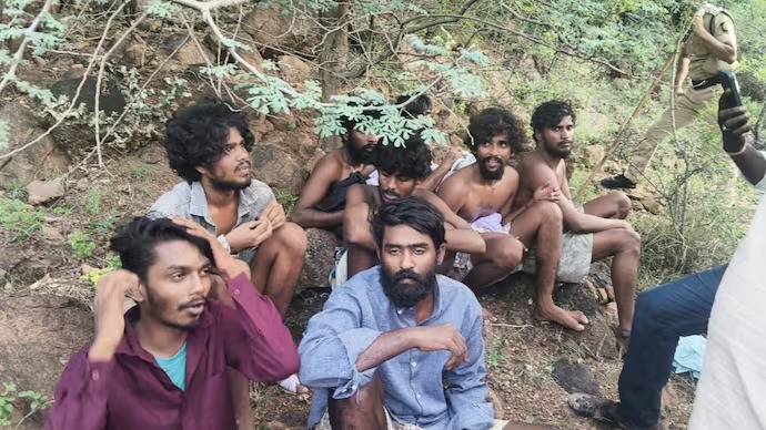തേനിയിലെ ജയില് ചാട്ടം; രക്ഷപ്പെട്ട 17 തടവുകാരില് 13 പേരെയും പിടികൂടി തേനിയിലെ ജയില് ചാട്ടം; രക്ഷപ്പെട്ട 17 തടവുകാരില് 13 പേരെയും പിടികൂടി