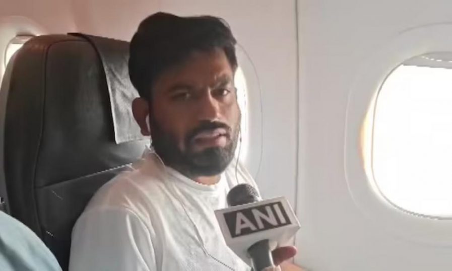 അഭിജിത് ദീപ്കെ കസ്റ്റഡിയിൽ; പോലീസ് വിമാനത്തിൽ കയറി തടവിലാക്കി അഭിജിത് ദീപ്കെ കസ്റ്റഡിയിൽ; പോലീസ് വിമാനത്തിൽ കയറി തടവിലാക്കി
