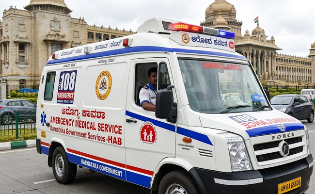 ആവശ്യങ്ങൾ പരിഗണിക്കാമെന്ന് സർക്കാർ; കവച ആംബുലൻസ് ജീവനക്കാരുടെ സമരം പിൻവലിച്ചു ആവശ്യങ്ങൾ പരിഗണിക്കാമെന്ന് സർക്കാർ; കവച ആംബുലൻസ് ജീവനക്കാരുടെ സമരം പിൻവലിച്ചു